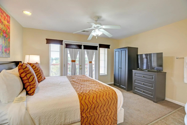 Grand Crowne Resort