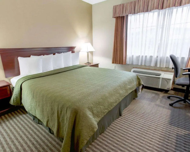 Holiday Inn Express & Suites Mountain View Silicon Valley by IHG