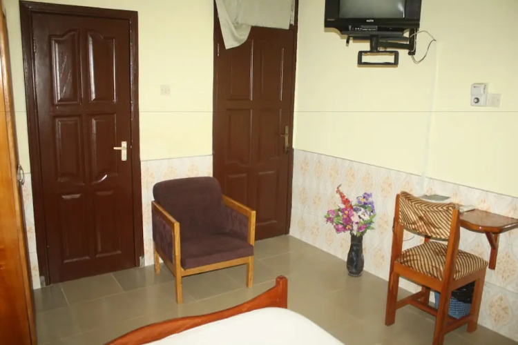 Dokua Royal Hotel