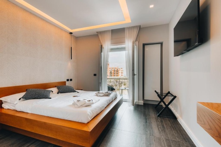 3 Bedrooms Apartment