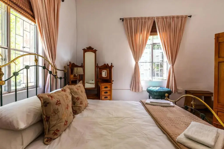 HH 820 Accomodation