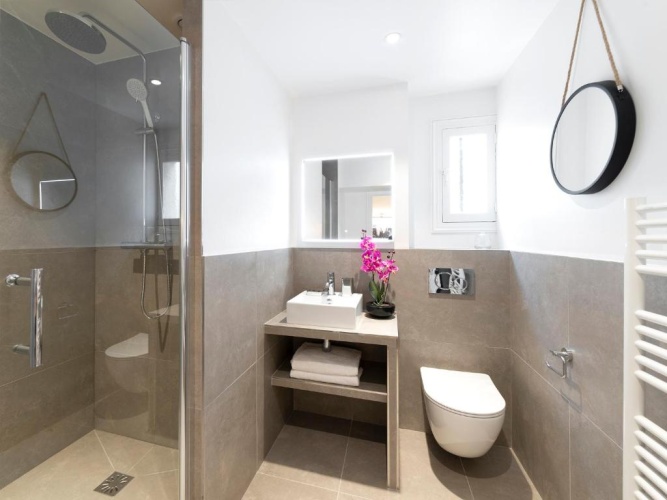 4 Bedrooms Apartment
