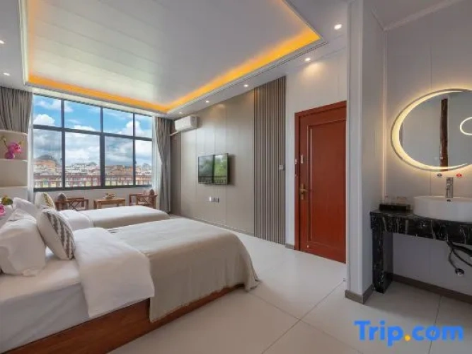 Family Suite with balcony and with lake view