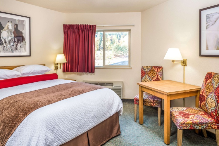 Super 8 By Wyndham St. Regis photo 6