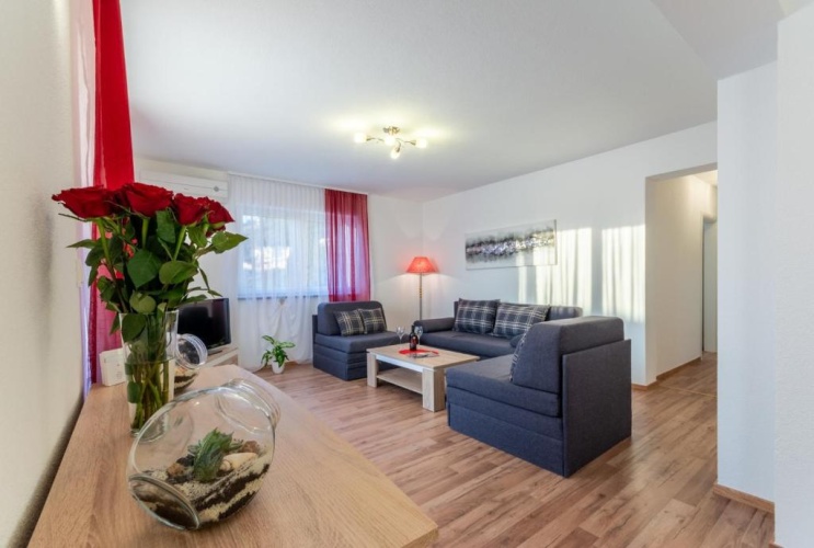 2 Bedrooms Apartment with balcony and with sea view