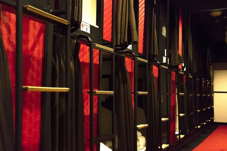 Capsule Hotel Hatagoya