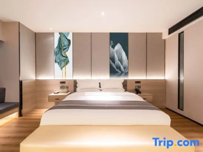 Standard Twin room with view