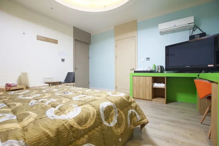 Daejeon Wolpyeong M House