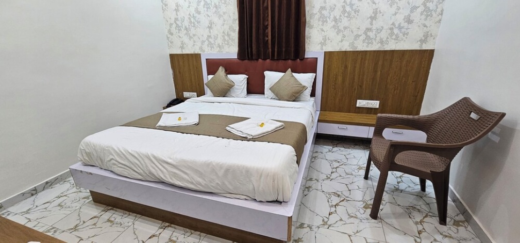 Deluxe Double room with city view