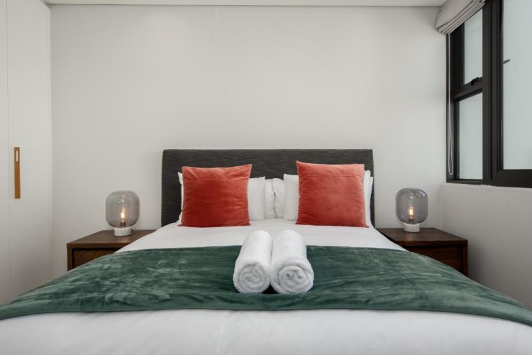3 Bedrooms Apartment