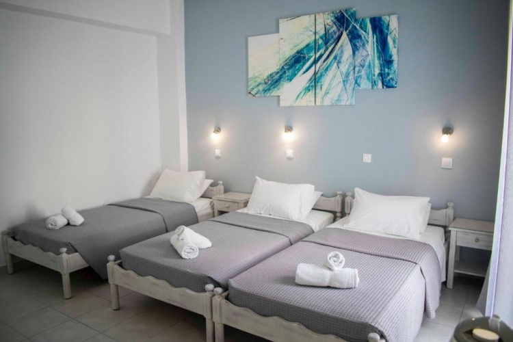 Standard Triple room