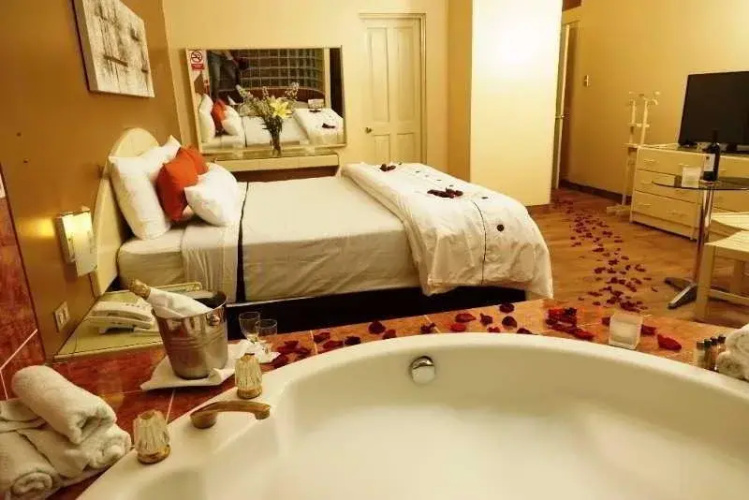 Villa Roma Hotel & Suites