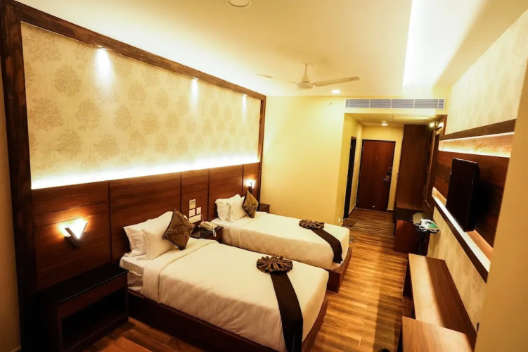 V Five Hotel
