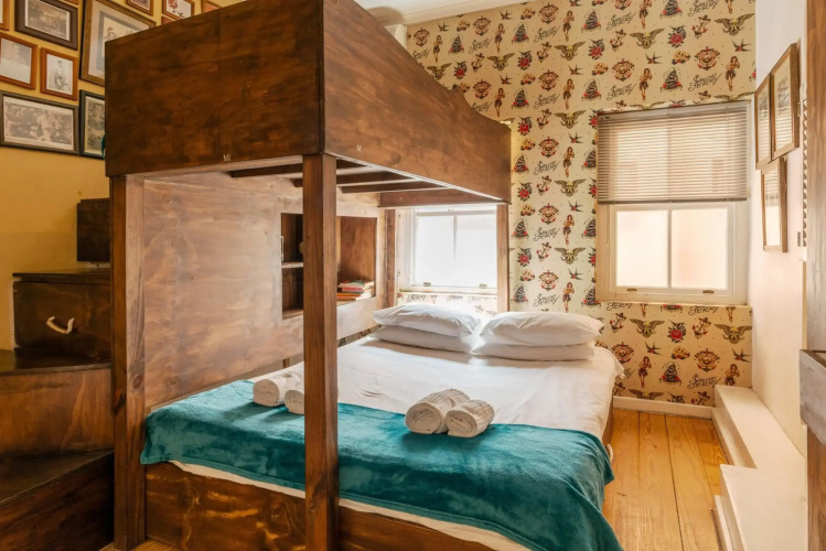 Daddy Long Legs Art Hotel