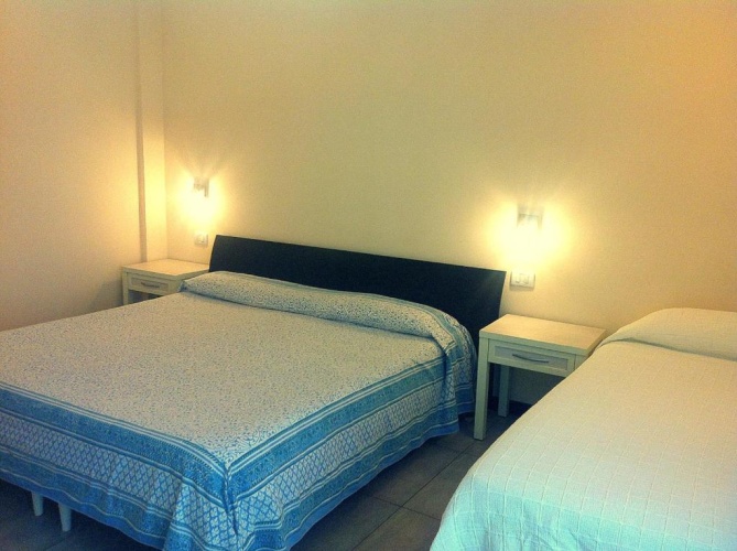 Standard Triple room