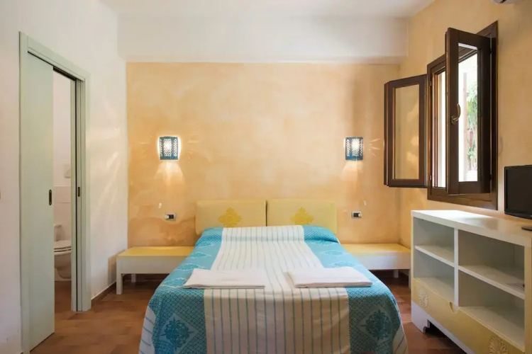 Residence with pool in Campulongu