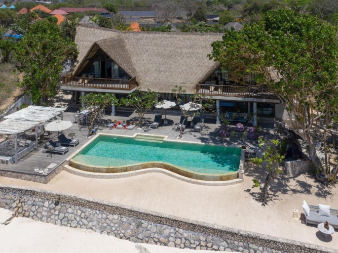 5 Bedrooms Villa