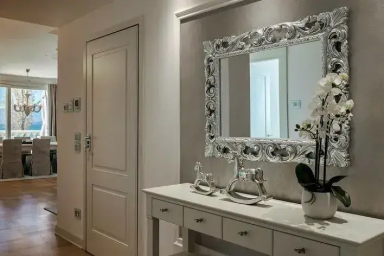 Luxury Lakefront Onassis 1 by Apt24
