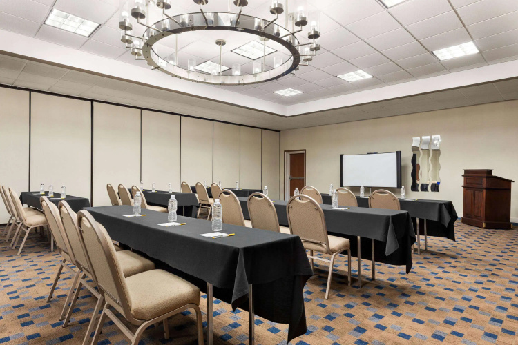 Days Hotel by Wyndham Allentown Airport / Lehigh Valley photo 15