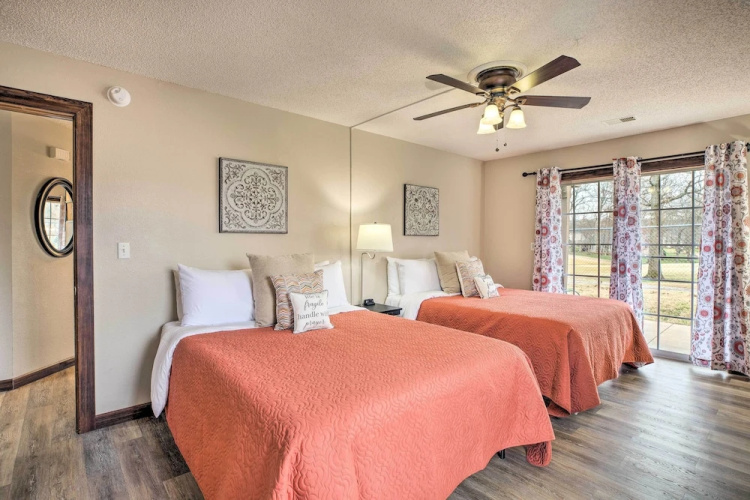 Unit 3 Mi to Branson Strip! Pool, Step-free Access