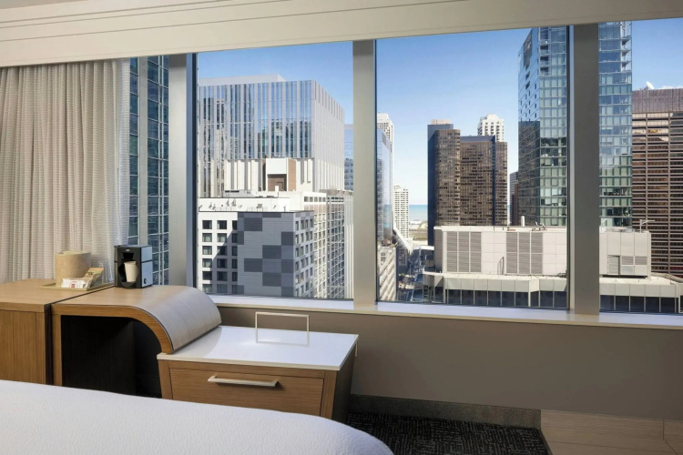 Courtyard Chicago Downtown/Magnificent Mile photo 12