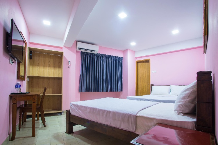 Standard Triple room
