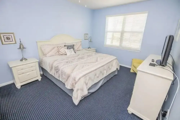 Bright Runaway Beach Condo