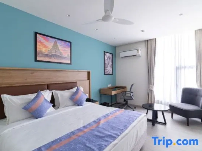Deluxe Double room with city view