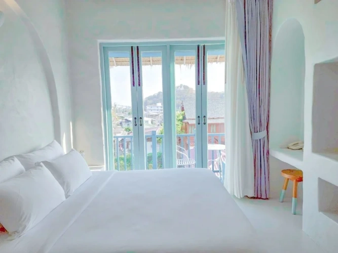 1 Bedroom Superior room with balcony and with mountain view