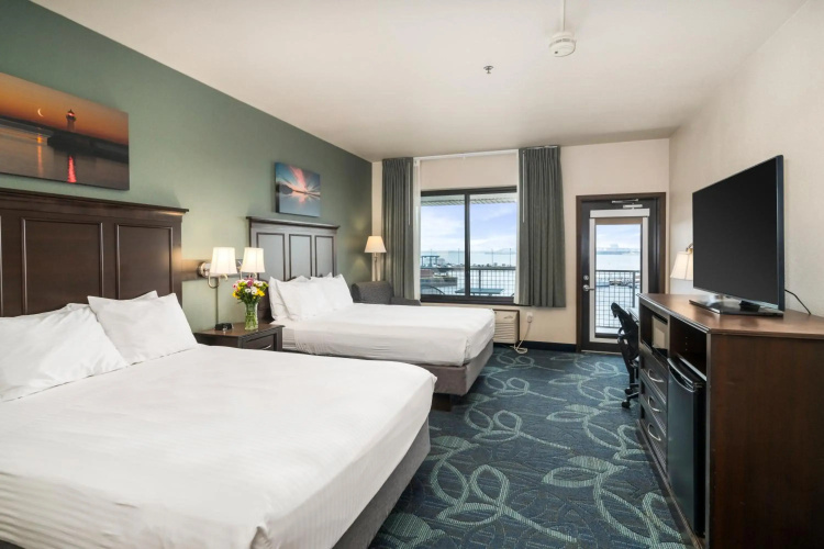 Park Point Marina Inn