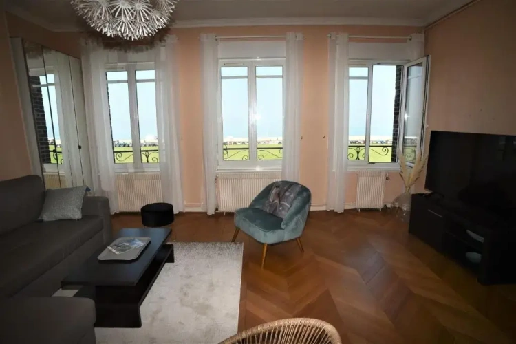 2 Bedrooms Apartment