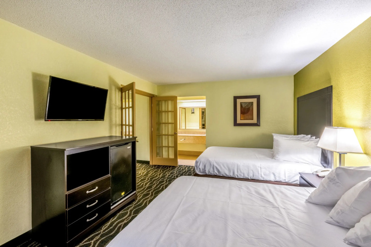 Quality Inn & Suites Ft. Jackson Maingate