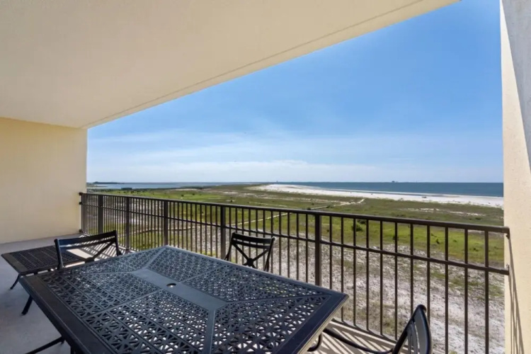 520 Holiday Isle 520 by ACP