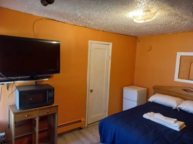 Economy Double Basement room