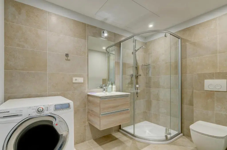 Center Apartment 10A