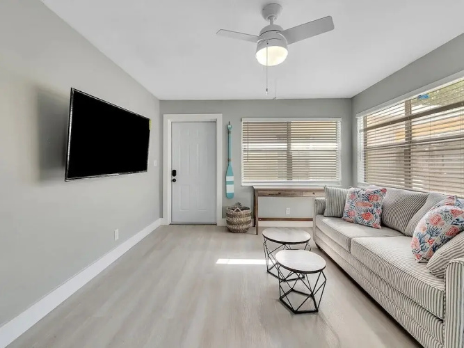Modern Apt Near Beach Views & Wi-fi