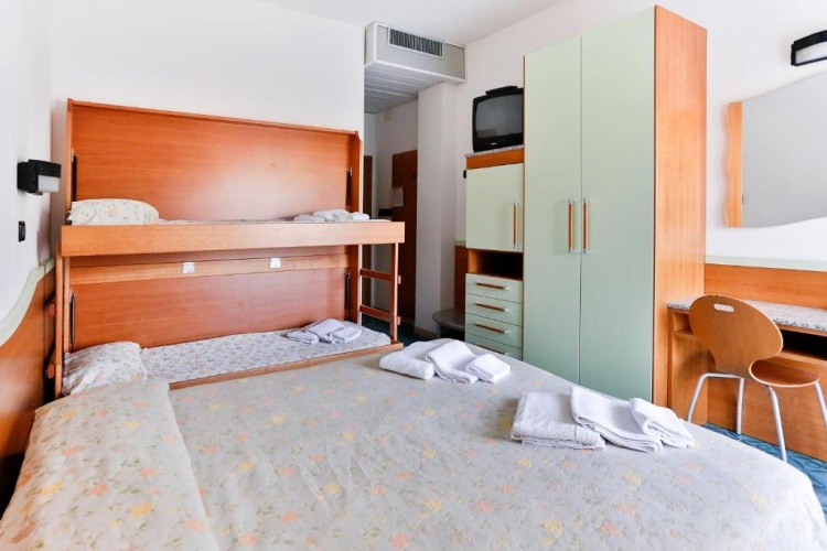 Standard Quadruple room with balcony