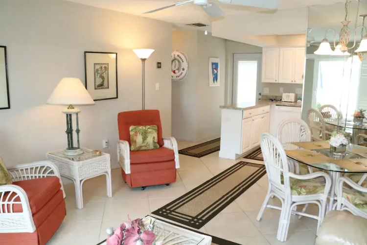 Jamaica Royale 054 - 1 Br Apts