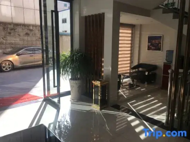 Yijia Hotel Hefeng
