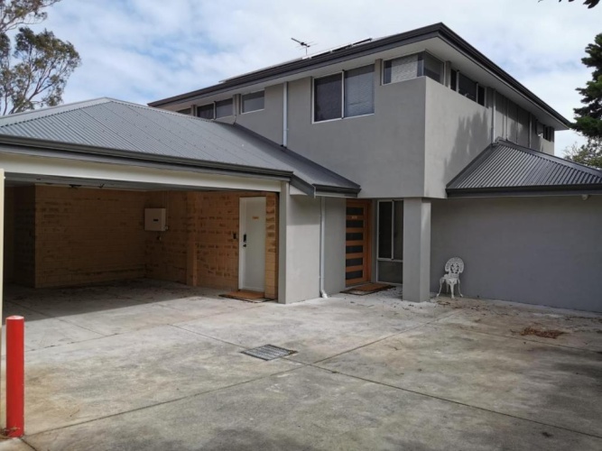 4 Bedrooms Cottage
