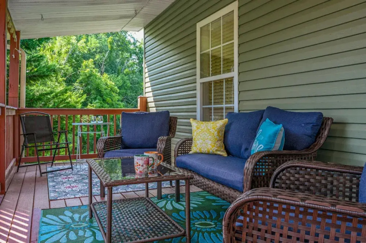 Bradley Bungalow Sleeps 11 Sevierville