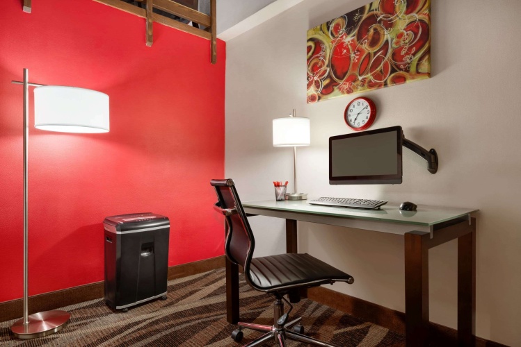 Ramada by Wyndham Spokane Airport photo 11