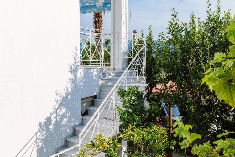 1 Bedroom Apartment with sea view