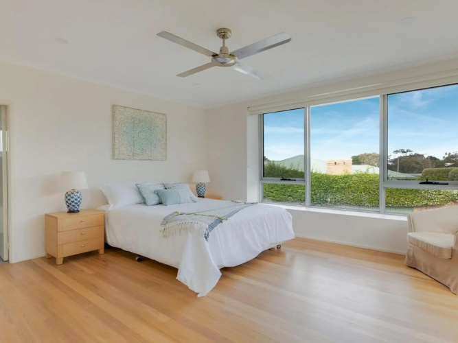 Aloha - direct beach access from property