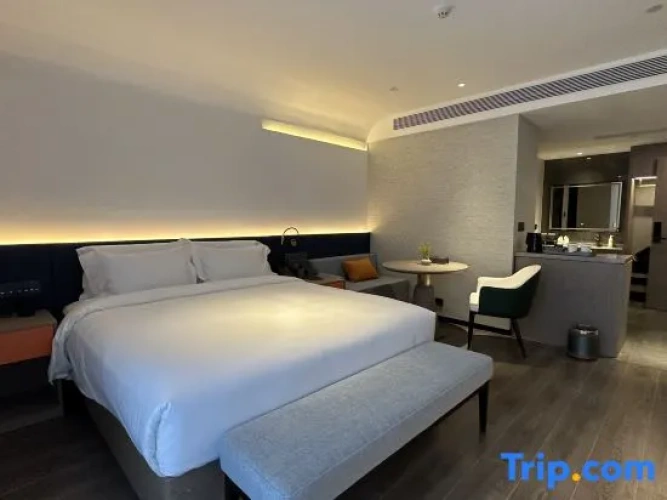 Standard Double room with city view