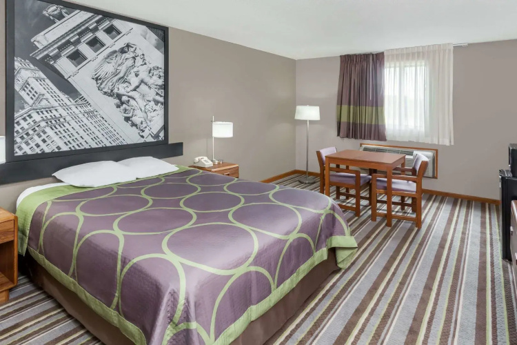 Watseka 24 Inn & Suites