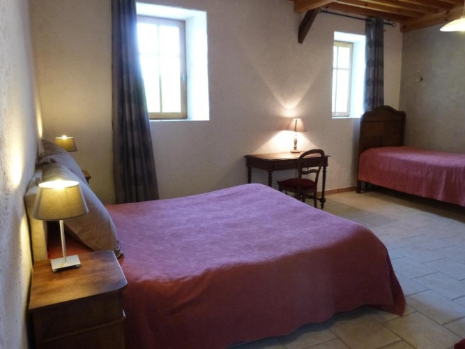 Standard Triple room