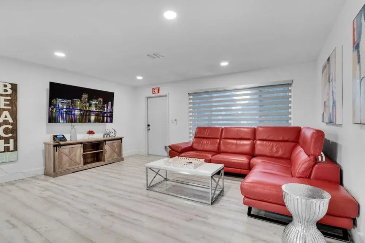 Hollywood Hills House w Backyard-BBQ