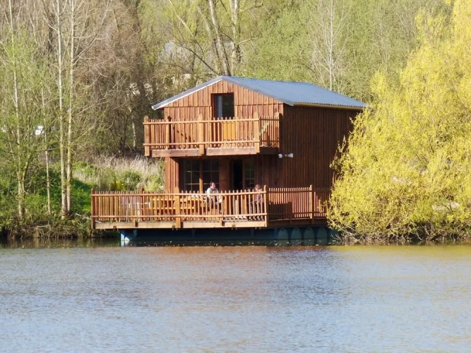 Standard room with balcony and with lake view
