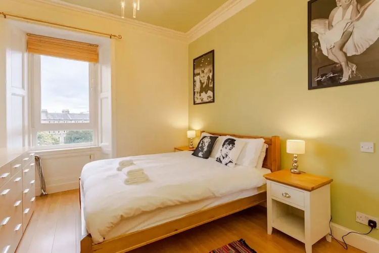 1 Bedroom Apartment Overlooking Park